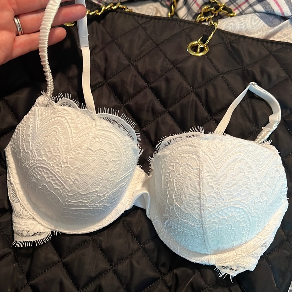 Teen GILLY HICKS Push up bra!  Never been worn!